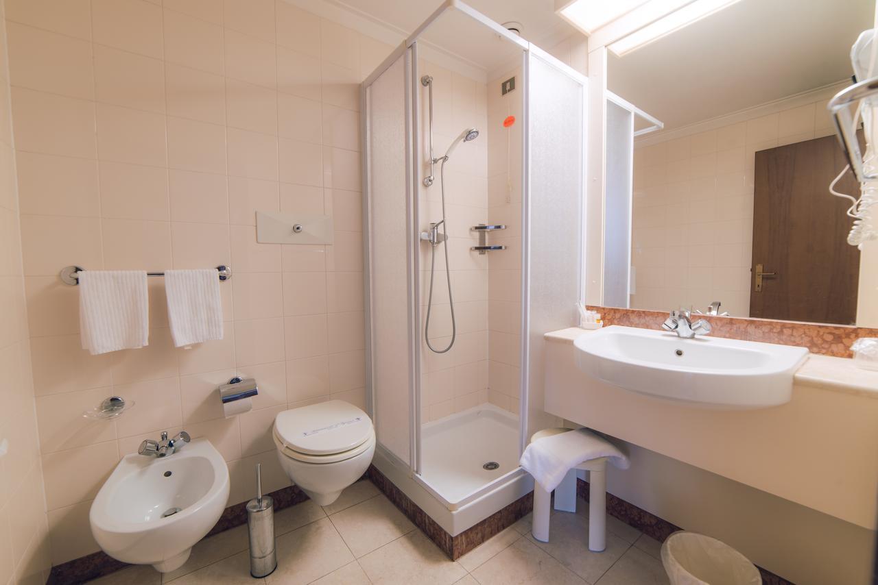 Economy Everest Hotel 3*